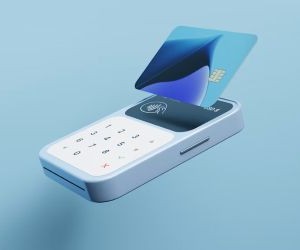 การลงทุนช่วยให้คุณสร้างความมั่งคั่งได้ในระยะยาว โดยการนำเงินไปลงทุนในสินทรัพย์ต่างๆ เช่น หุ้น พันธบัตร กองทุน อสังหาริมทรัพย์ และอื่นๆ อีกมากมาย แต่การลงทุนก็มีความเสี่ยงอยู่เสมอ ไม่ว่าจะเป็นความผันผวนของตลาด ความเสี่ยงในการสูญเสียเงินทุน และผลตอบแทนที่ลดลงจากภาวะเงินเฟ้อ สิ่งสำคัญคือการลงทุนด้วยกลยุทธ์ที่ชัดเจน การกระจายการลงทุนอย่างเหมาะสม และด้วยเงินทุนที่ไม่กระทบต่อเสถียรภาพทางการเงินของคุณ